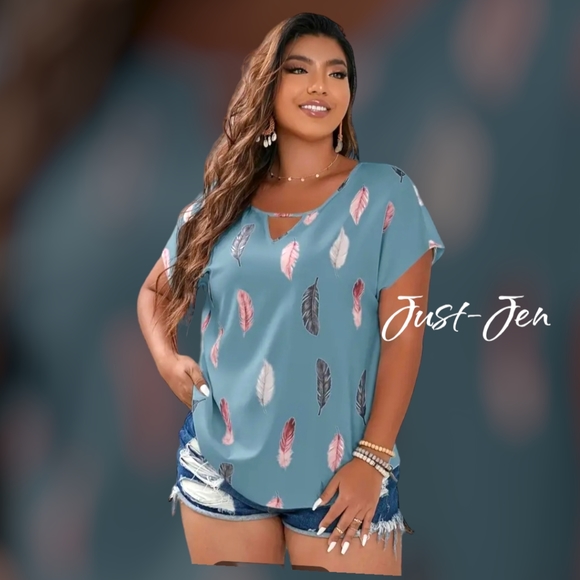 NWT!! Women's Casual Elegant Feather Print Fashion Blue Top !! 💙 Plus, size !! - Picture 2 of 12